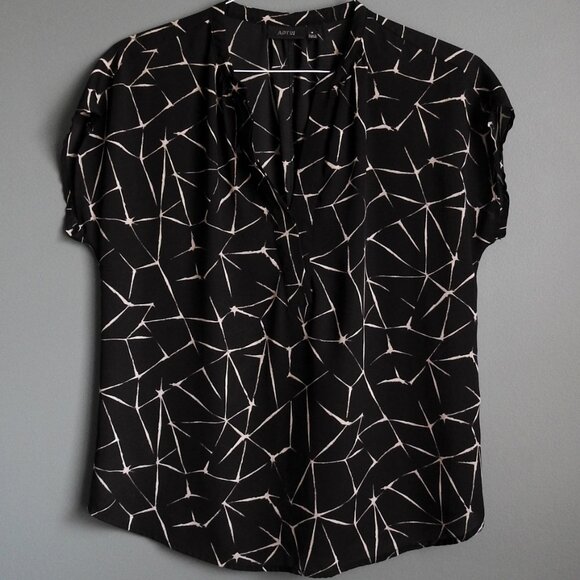 Apt. 9 Flowy Business Top, Black & White Geometric - Size Medium - Picture 1 of 6